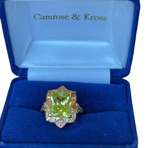 JBK Camrose & Kross Jackie Kennedy Faceted Peridot Color Cocktail Ring 8.75 Box
